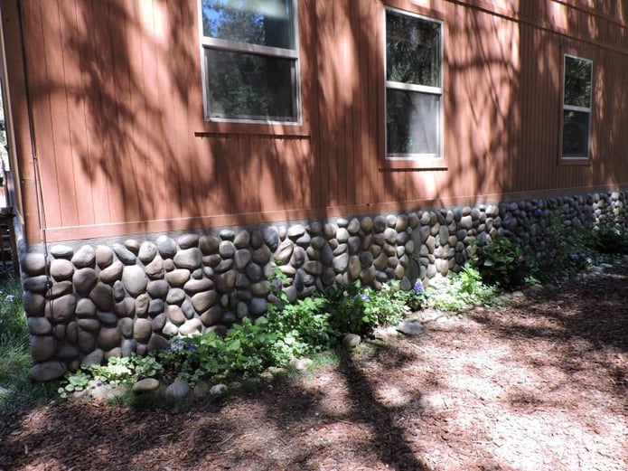 Pamela chose a panel style that matched the most common rocks used in her area.